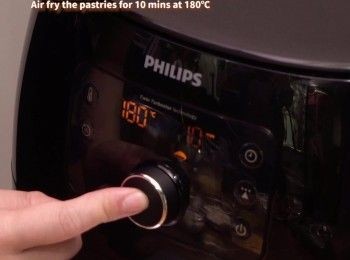 step8: 以180℃ 氣炸10分鐘即可。
Air fry the pastries for 10 mins at 180℃