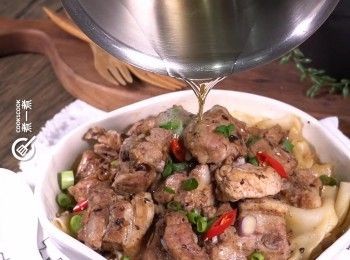 step5: 放葱花，灒滾油，完成 
Add chopped spring onion and hot oil. Done.