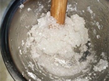 step4: <span class="group_2">芋角皮 B</span>撞入澄麵A，用棍攪勻