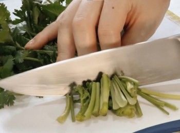 step6: 芫茜去根切條