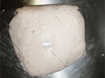 step12: [芋角皮]保鮮紙包好，雪過夜