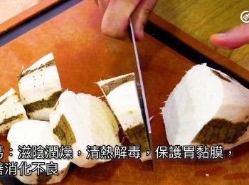 step2: 用鋼絲刷將粉葛皮省乾淨，去皮切件
Clean and peel the skin of kudzu, Cut into chunks.