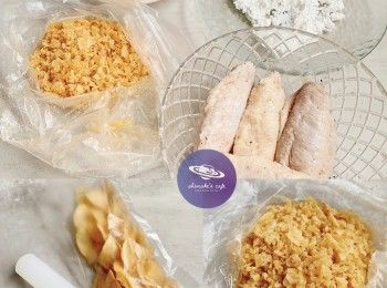 step1: <a href="https://bit.ly/3zHU5V3" target="_blank" data-keyword="雞翼" class="guide-link"><strong>雞翼</strong></a> <span style="display:inline-block;vertical-align:middle;margin-top:-3px;color:initial;border-radius:3px;padding:2px 3px;font-size:12px;line-height:14px;background:#87d300;color:#fff;">即買</span> 浸鹽水解凍，洗淨印乾水。加入醃料拌勻，醃30分鐘或以上。將薯片入袋壓碎，備用