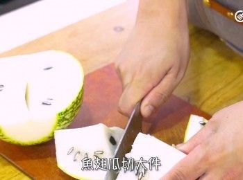 step2: 切大件
Cut into large pieces.
