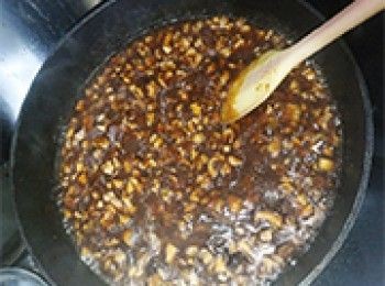 step21: <span class="group_5">調味料</span>加入清水，煮滾