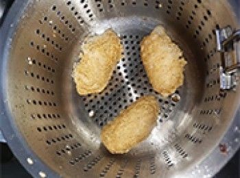 step31: 炸至金黃，成蜂巢。