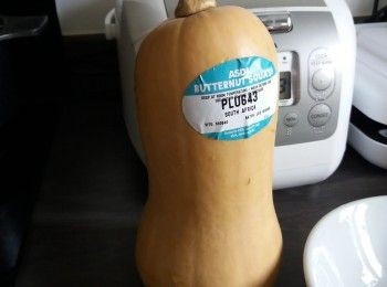 step1: 把所有<span class="group_1">食材</span>切粒。豬紋肉以少量胡椒粉、糖、豉油略醃。