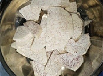 step1: <span class="group_1">芋角皮 A</span>芋頭去皮切片