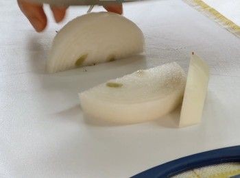 step3: 半個洋蔥切條