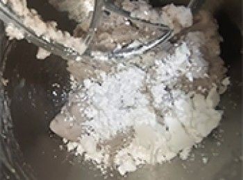 step9: <span class="group_3">芋角皮 C</span>混合後，加入澄麵B及水