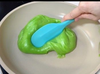 step9: 見到顏色變深，成團狀，而且不再黏稠，就可以離火。