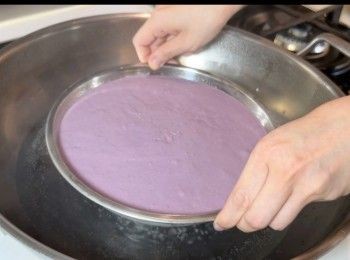 step9: 用大火隔水蒸30分鐘。蒸好後，不要馬上開蓋，多焗3分鐘才開蓋。