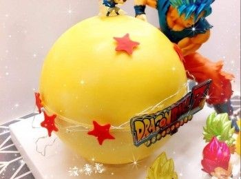 step7: 然後放上適量的糖果，再將<span class="group_1">朱古力外殼</span>的上半部份蓋上和黏合（可將抹刀加熱，在<span class="group_1">朱古力外殼</span>的邊緣位置抹一圈；必需趁朱古力溶化時，快速進行黏合） 2. 最後，按個人喜好放上適量的裝飾，即可