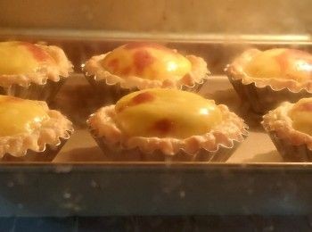 step2: 蛋漿：將所有材料拌勻過篩，放雪櫃備用
預熱焗爐190度5分鐘，將蛋漿倒入撻摸7～8成滿，焗190度20分鐘，出爐放涼完成