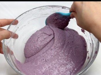 step5: 再拌入酵母溶液。