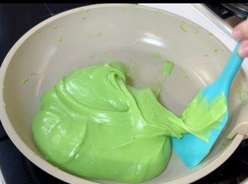 step8: 黏性仍然很高，還未完成，繼續努力炒。