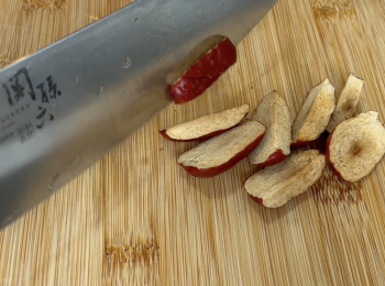 step4: 紅棗用水洗淨，去核