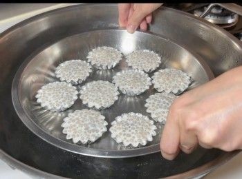 step8: 以大火隔水蒸15分鐘。