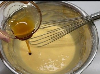 step4: 加入蜂蜜和油，再攪拌均勻。