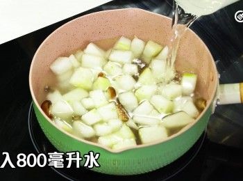 step7: 加水煲滾
Add water and bring to a boil.