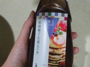 step6: 準備一個大碗（能放全部材料）來開始拌麵，先放所有隔完水已放涼的<span class="group_1">食材</span>，後放所有調味調入大碗中。