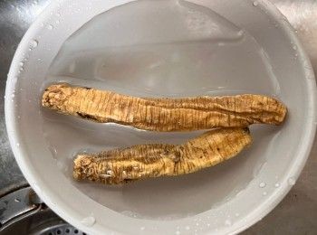 step2: 先將黨參洗淨，浸泡1小時至軟身、切小段以便出味。