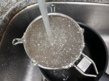 step3: 煮好後立刻過冷河，完成後瀝去水份。