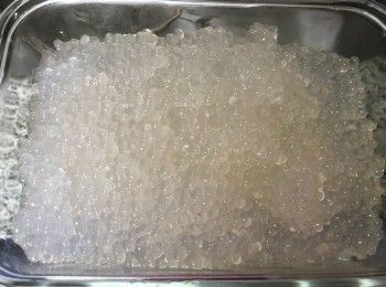 step4: 把西米倒入椰汁或豆漿內以免結塊，放進冷藏庫中冷藏，隨時想吃便吃！