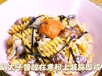 step8: 上碟，放上明太子及紫菜即成
Dish up and garnish with mentaiko and seaweed. Done.