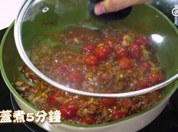 step5: 加蓋煮5分鐘
Cover and cook for 5 minutes.