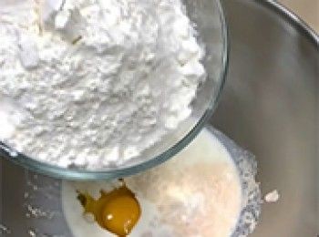 step7: 除菜油外，依次加入所有材料