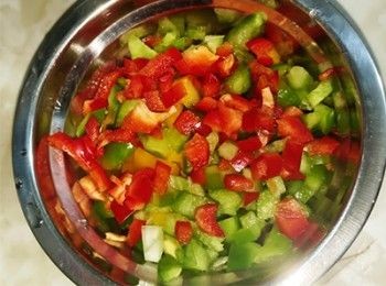 step2: 三色椒切小粒