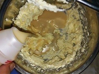 step4: 加入淡忌廉、香油、益力多拌勻