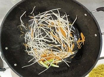 step4: 加入甘筍絲、銀芽