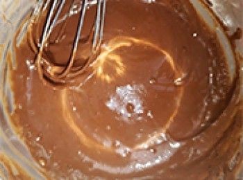 step4: 加入已過篩粉類，攪拌均勻