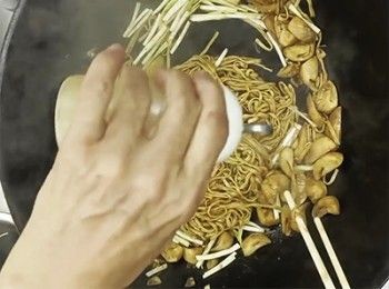 step9: 加入麻油拌勻即可上碟