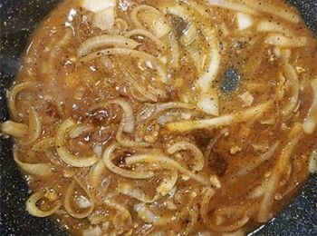 step8: 加入黃汁煮滾