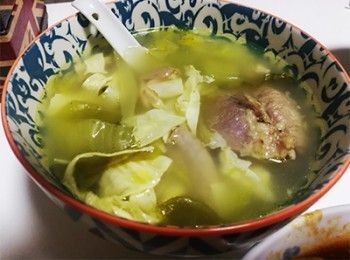 step8: 將所有材料加水，煲1.5-2小時加鹽調味