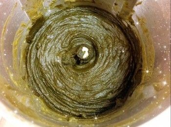 step16: 再加入糖，當翻炒至完全溶合和開始濃稠（約60分鐘），加入麥芽糖，翻炒至開始收乾水份（約60分鐘）