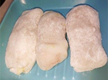 step17: 拍走多餘糕粉，即成