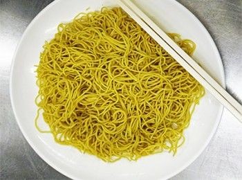 step2: 瀝乾水，放在碟上備用