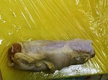 step13: 放置保鮮紙下側