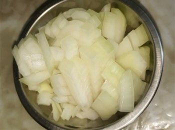 step1: 洋蔥切指甲片