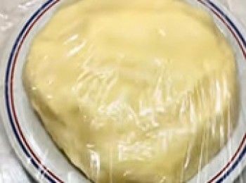 step6: <span class="group_1">菠蘿包酥皮</span>保鮮膜包好放雪櫃雪3小時