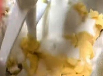 step5: <span class="group_1">菠蘿包酥皮</span>加入砂糖至完全溶化