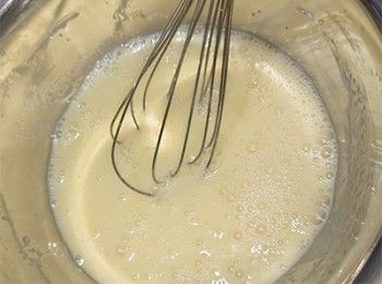 step3: 加入牛奶及菜油打佛均勻