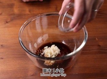 step2: 將醬料的<span class="group_1">食材</span>混合均勻備用。