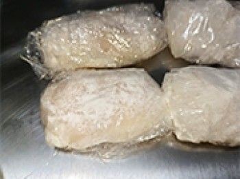 step18: 用保鮮紙包好，放雪櫃