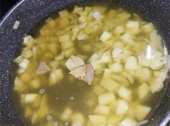 step9: 加入魚湯，香葉，煮至濃稠