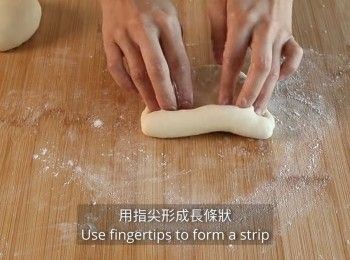 step19: 用指尖形成長條狀, 捏緊接口